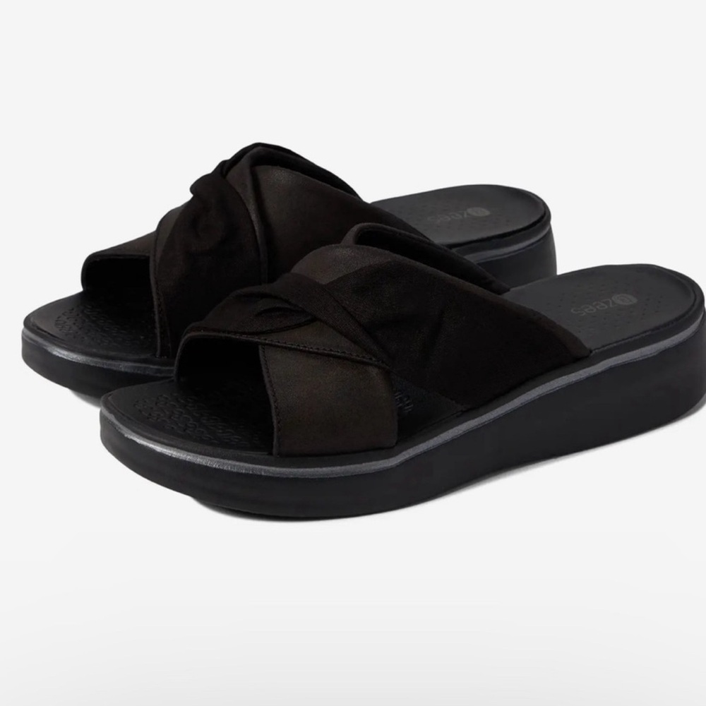 BZEES TAKE A BOW WOMENS MIXED MEDIA SLIP ON WEDGE SANDALS